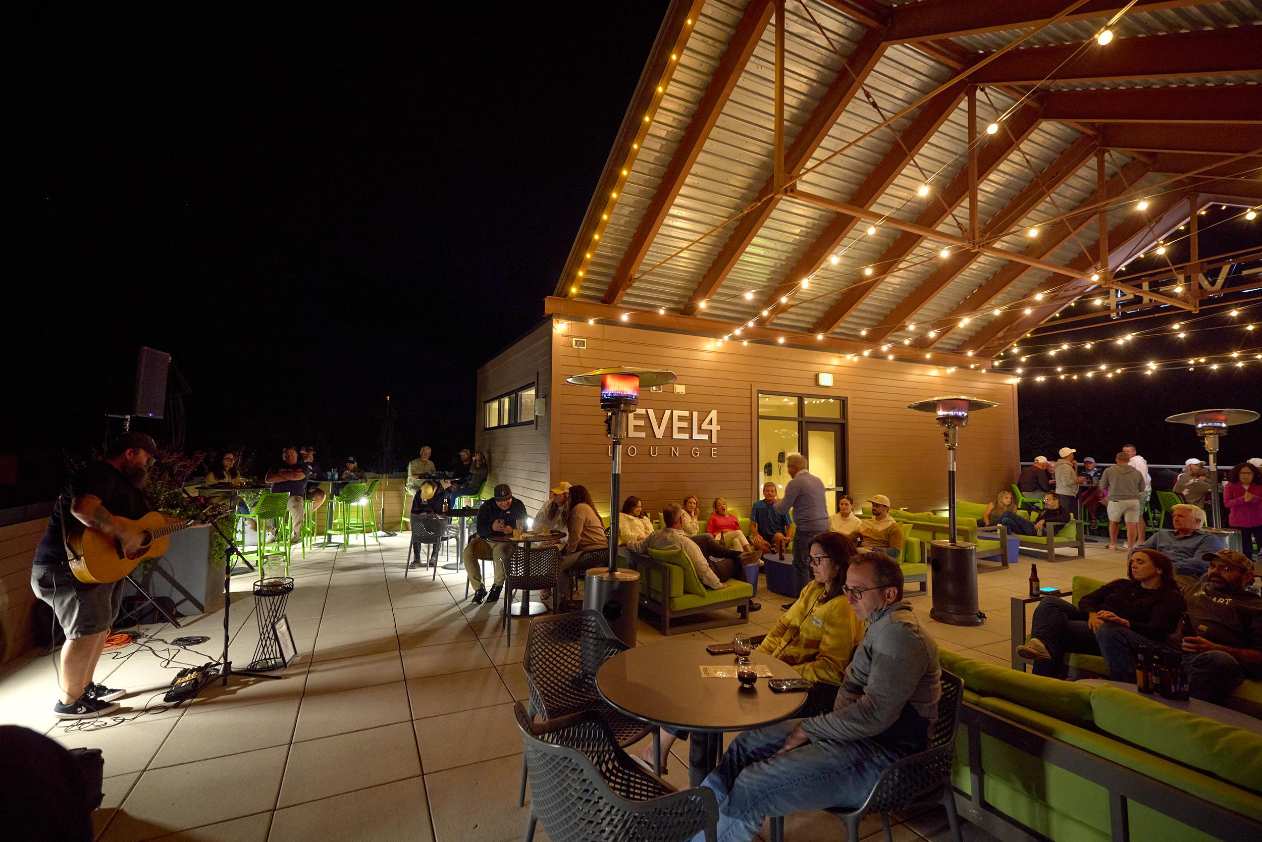 Live Music at Level4 Lounge