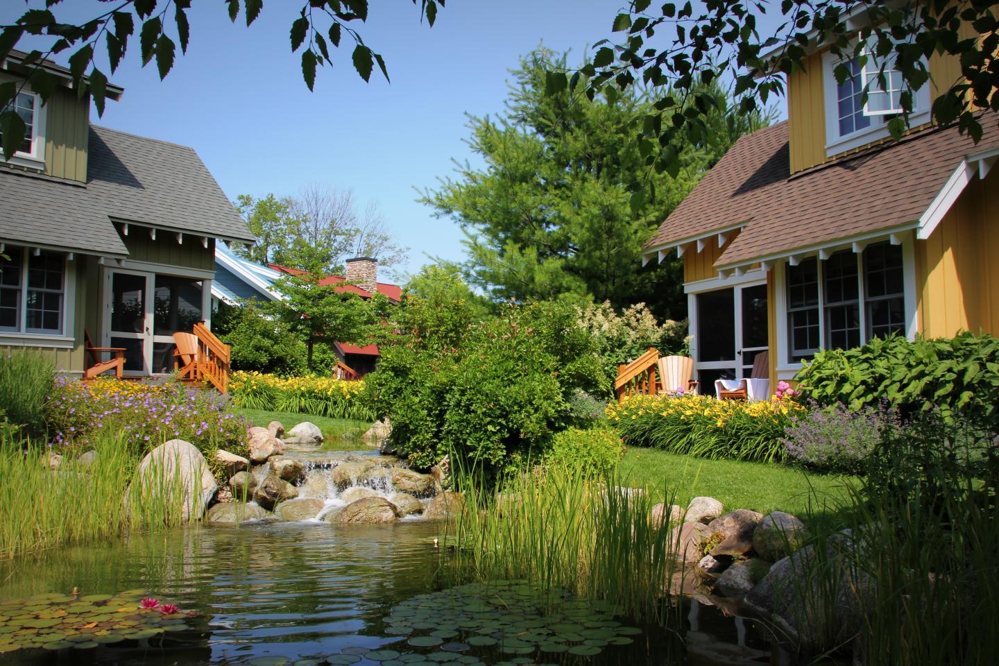 accommodations near pond