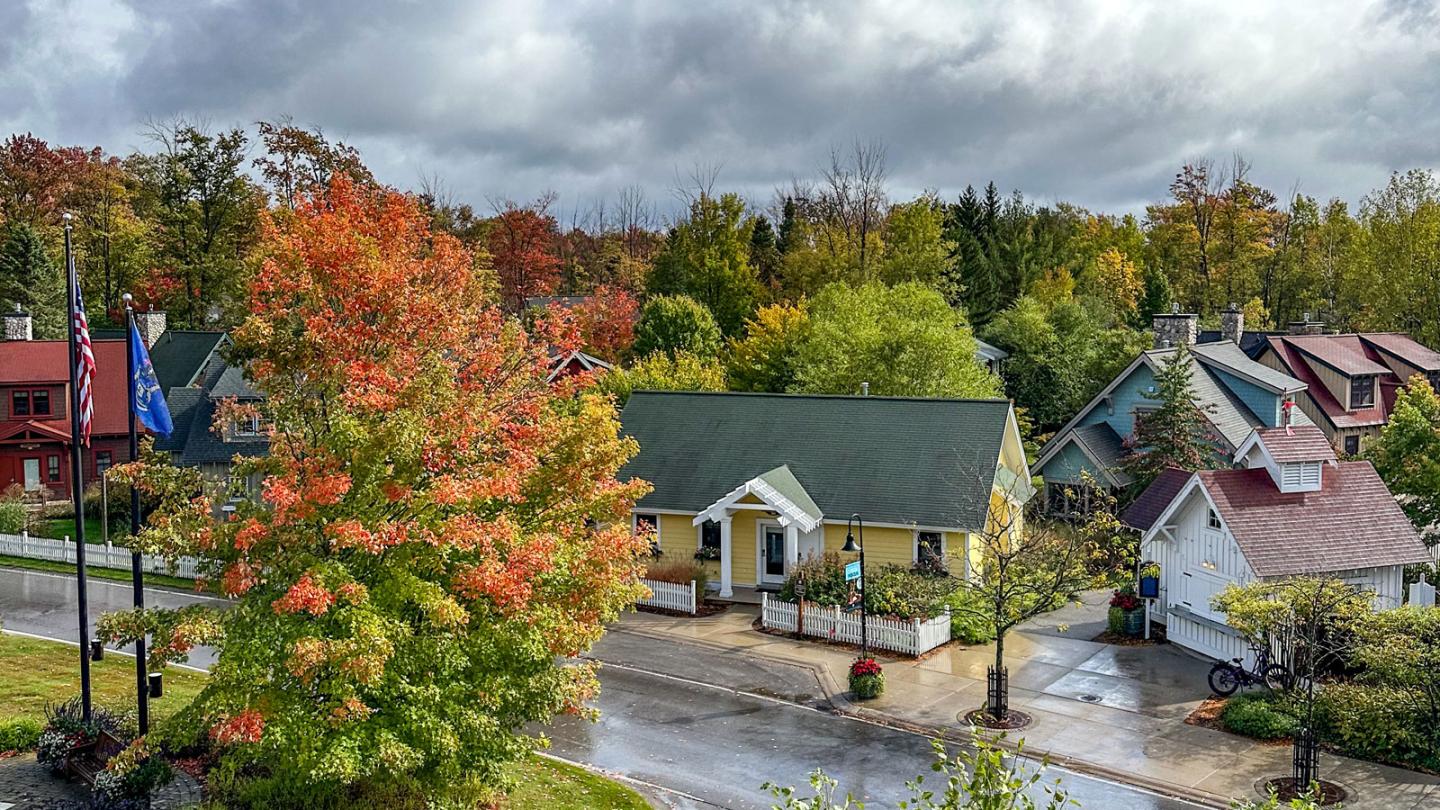 Fall views from Inn at the Mountain (photo credit: Jackie Kanyolo)